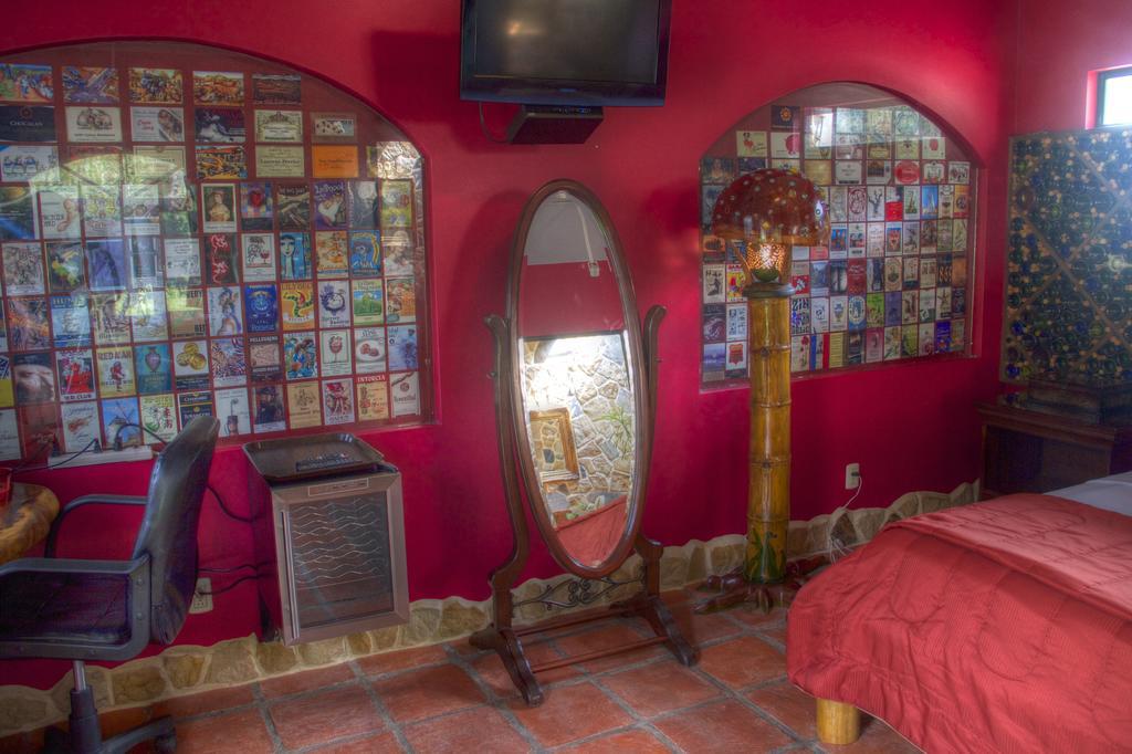 Gingerbread Restaurant & Hotel Nuevo Arenal Ruang foto