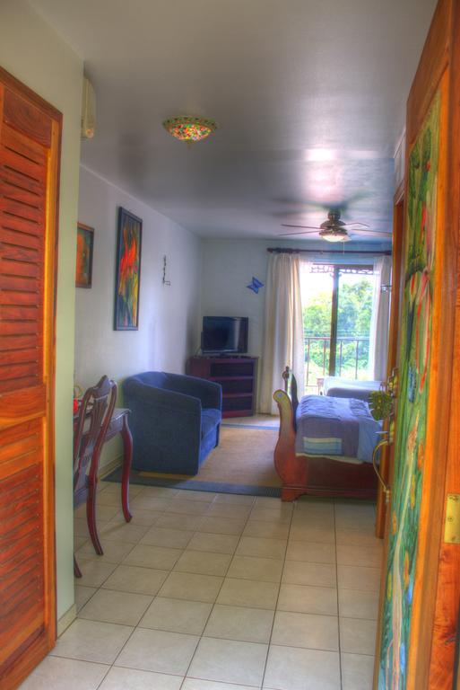 Gingerbread Restaurant & Hotel Nuevo Arenal Ruang foto